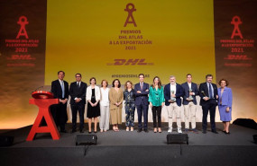 ep ganadores miembros del jurado xiana mendez y el director general de dhl express espana miguel