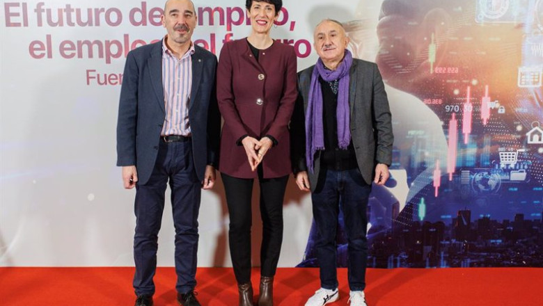 (I-D) El vicesecretario general de Política Sindical de UGT, Fernando Luján; la ministra de Inclusión, Seguridad Social y Migraciones, Elma Saiz, y el secretario general de UGT, Pepe Álvarez, posan antes de la inauguración de una jornadas sobre el futuro | Alejandro Martínez Vélez - Europa Press ep i d el vicesecretario general de politica sindical de ugt fernando lujan la ministra de inclusion