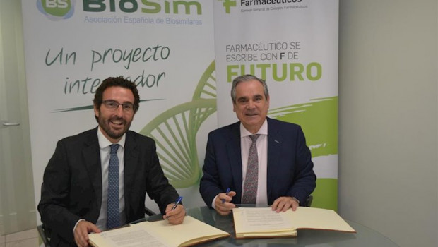ep izq a der el presidente de biosim joaquin rodrigo y el presidente del consejo general de colegios