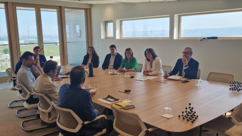 La consejera de Economía, Competitividad y Empleo Eva Valle ha visitado las instalaciones de Diamond Foundry, en La Cartuja Baja (Zaragoza). | GOBIERNO DE ARAGÓN ep la consejera de economia competitividad y empleo eva valle ha visitado las instalaciones de