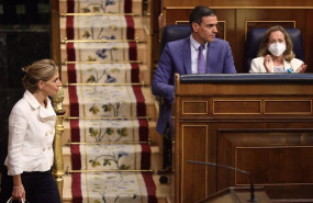 ep la vicepresidenta segunda del gobierno y ministra de trabajo yolanda diaz pasa por delante del