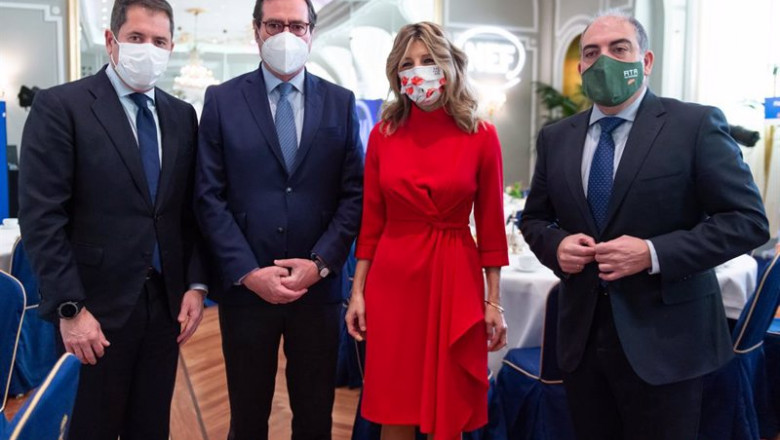 La vicepresidenta segunda y ministra de Trabajo y Economía Social, Yolanda Díaz, con los representantes de la patronal, en una imagen de archivo. | Gustavo Valiente - Europa Press ep la vicepresidenta segunda y ministra de trabajo y economia social yolanda diaz con los