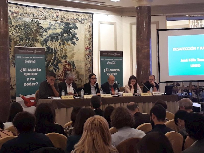 ep mesa redonda de la xvii jornada periodismo coca-cola y ape con la participacion de blanca pou