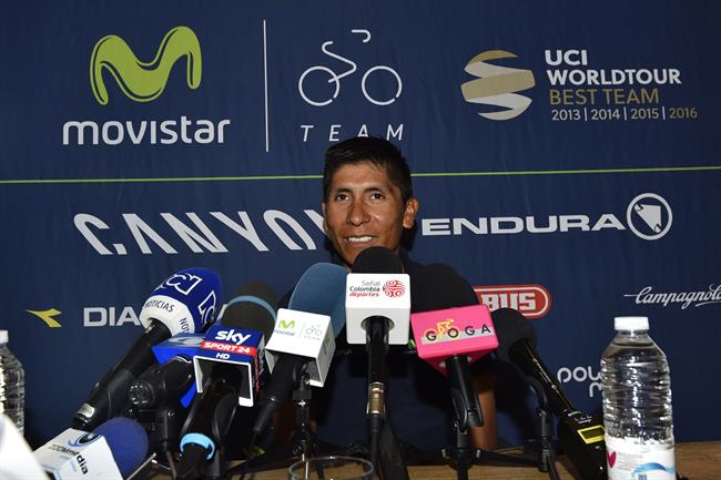 Nairo Quintana atiende a la prensa en el Giro | MOVISTAR TEAM ep nairo quintana atiendela prensagiro