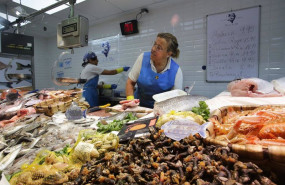 ep un puesto de venta de alimentos en un mercado ep un puesto de venta de alimentos en un mercado