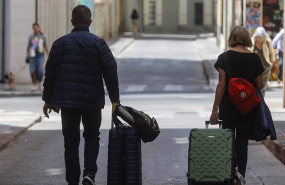 ep varios turistas recorren la ciudad de valencia