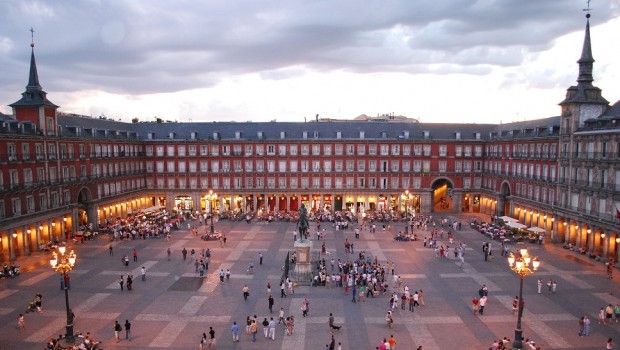 plaza mayor, madrid, turistas