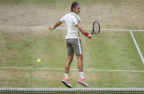 ep 21 june 2019 north rhine-westphalia halle swiss tennis player roger federer in action against spains roberto bautista agut during their mens singles quarter-final match of the halle open tennis tournament photo friso gentschdpa