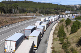 ep archivo   colas de camiones a la altura de vilademuls