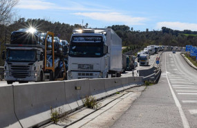 ep archivo   colas de camiones en una carretera de cataluna