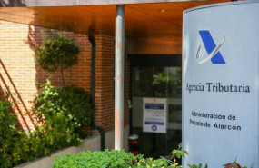 ep archivo   exterior de una oficina de la agencia tributaria campana de la renta 2020