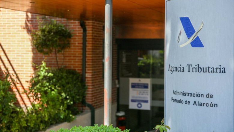 ep archivo   exterior de una oficina de la agencia tributaria campana de la renta 2020