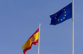 ep archivo   las banderas de espana y de la union europea