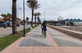 ep archivo   paseo maritimo de torremolinos bicicleta