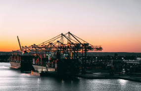 ep archivo   un puerto de mercancias