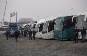 ep archivo   varios autocares discrecionales y turisticos estacionados