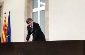 ep carles puigdemont firmadeclaracionsu compromisola independencia