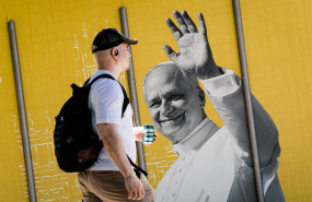 ep cartel publicitario de la visita del papa en la plaza de cibeles a 28 de mayo de 2026 en madrid