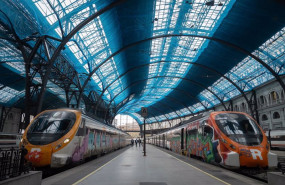 ep dos trenes en la estacion de francia donde opera rodalies