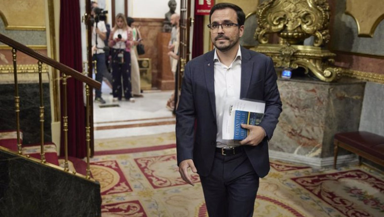 El ministro de Consumo, Alberto Garzón, a su llegada a una sesión plenaria, en el Congreso de los Diputados, a 30 de junio de 2022, en Madrid (España). El pleno se centra hoy en las explicaciones de la ministra de Transición Ecológica sobre el estado de l | Jesús Hellín - Europa Press ep el ministro de consumo alberto garzon a su llegada a una sesion plenaria en el congreso de los