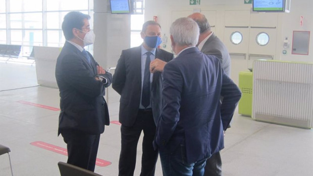 ep el ministro de movilidad jose luis abalos junto al presidente del cabildo de tenerife pedro