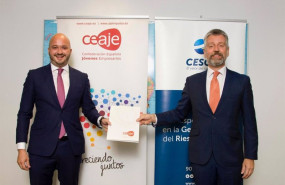 ep fermin albadalejo y fernando salazar en la firma del acuerdo