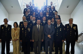 ep foto de familia de los funcionarios del cuerpo nacional de policia condecorados con motivo de la
