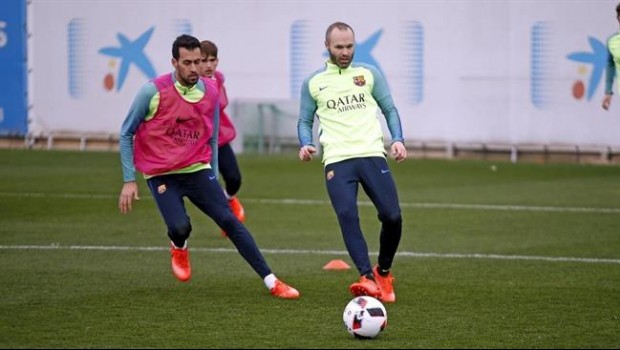 ep iniestabusquetsun entrenamientofc barcelona