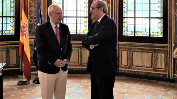 ep javier ruperez presidente de plataforma denaria junto con el defensor del pueblo angel gabilondo