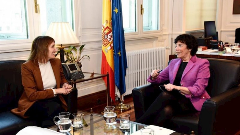 La ministra de Educación y Formación Profesional, Isabel Celaá, junto a la consejera de Educación de Castilla y León, María del Rocío Lucas. | MINISTERIO DE EDUCACIÓN ep la ministra de educacion y formacion profesional isabel celaa junto a la consejera de educacion