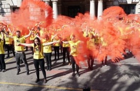 ep los activistasrotobanderillasla sangre falsa