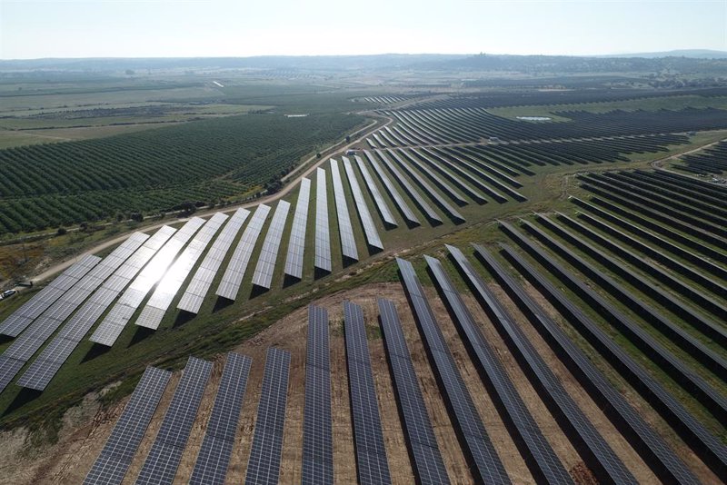Iberdrola pone en marcha una planta fotovoltaica de 50 MW en Extremadura