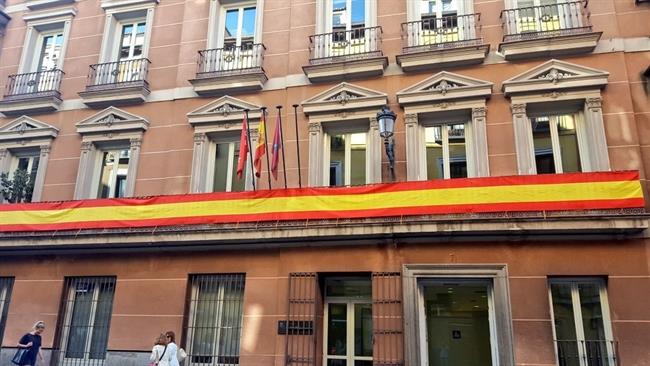 ep pp despliegabandera espanolasu balconedificiogrupos