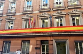 ep pp despliegabandera espanolasu balconedificiogrupos