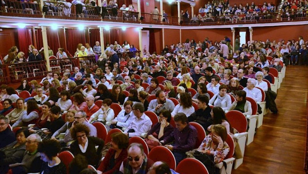 ep publico en una funcion de teatro en la localidad madrilena de alcala de henares madrid