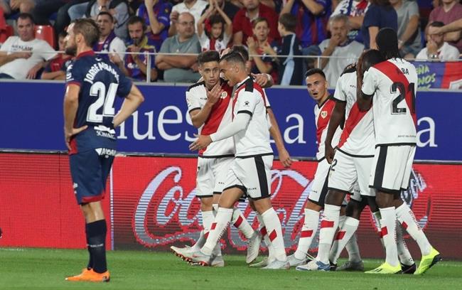 El Rayo celebra su victoria en Huesca | LALIGA ep rayo celebravictoriahuesca