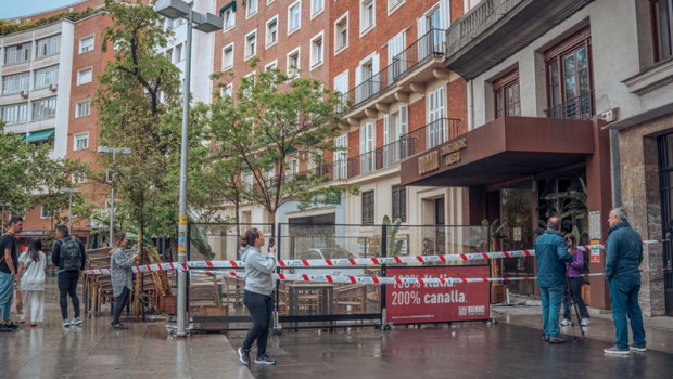 ep restaurante burro canaglia barresto precintado por un incendio en la plaza de manuel becerra de