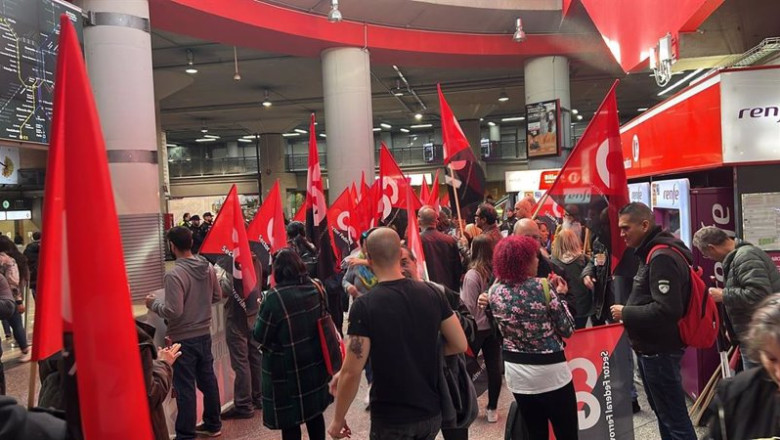 ep sindicalistas de cgt en la jornada de huelga en renfe el 7 de noviembre ep sindicalistas de cgt en la jornada de huelga en renfe el 7 de noviembre