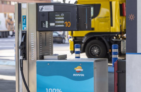 ep surtidor de combustible renovable en estacion de servicio de repsol ep surtidor de combustible renovable en estacion de servicio de repsol
