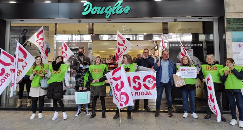Trabajadoras de Douglas protestan por el ERE que pretende la empresa | EUROPA PRESS ep trabajadoras de douglas protestan por el ere que pretende la empresa
