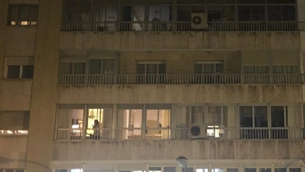 ep vecinos de la calle felix boix madrid aplaudiendo en apoyo a los sanitarios en plena jornada de