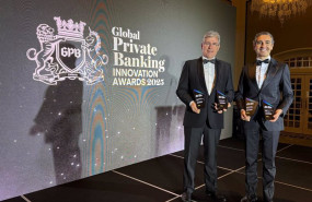ep xavier blanquet der al recibir el premio