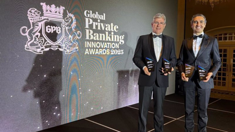 ep xavier blanquet der al recibir el premio