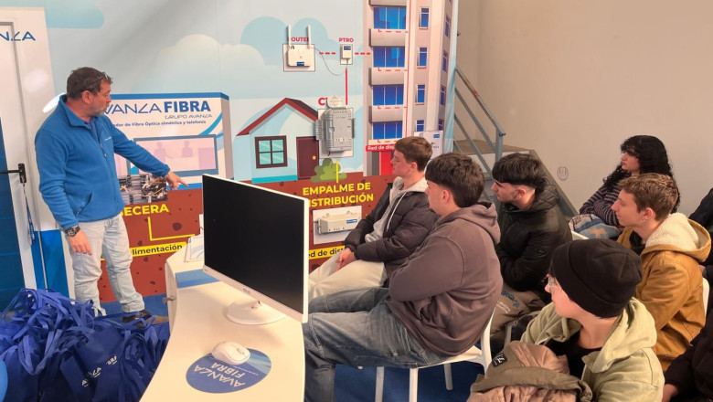 foto 2  alumnos del ies alcntara durante la visita 