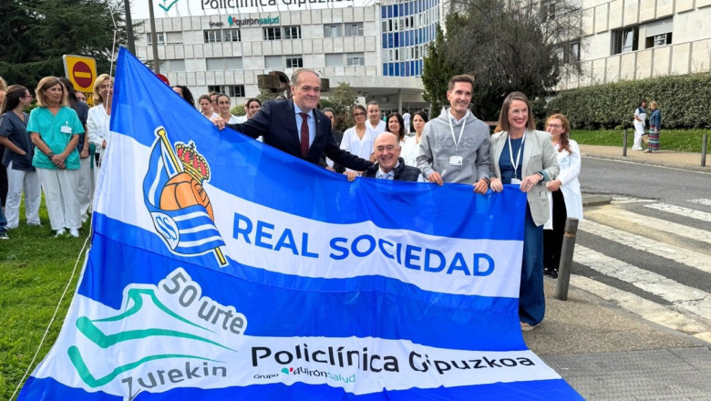 izada bandera real sociedad en tamano grande