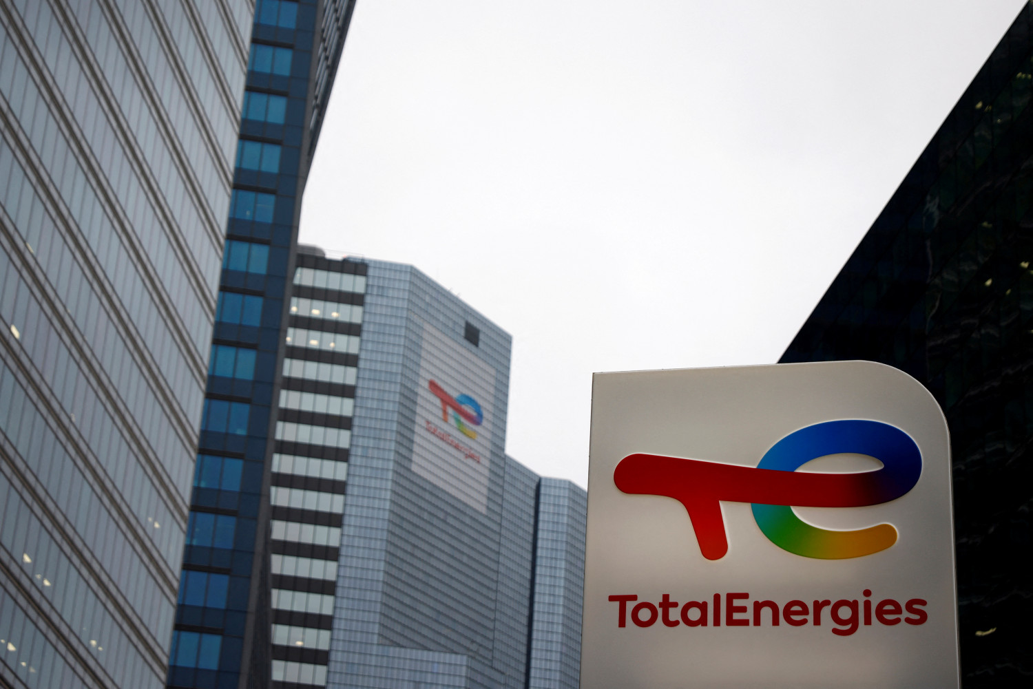 TotalEnergies compra el 25% de la filial de Adani dedicada al hidrógeno verde