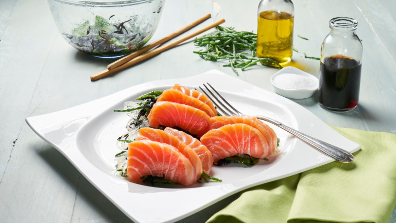 salmon sashimi 