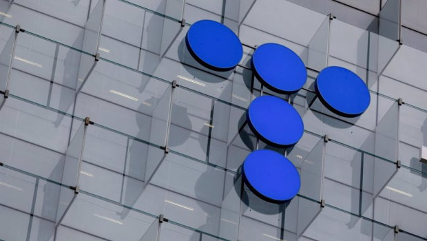 ep archivo   detalle del logotipo de la fachada de la sede de telefonica en madrid espana