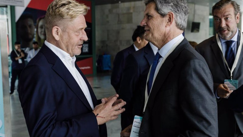 ep archivo   el presidente de cupra wayne griffiths i y el presidente de sernauto francisco j