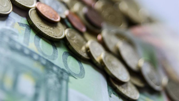 ep archivo   imagen de monedas y billetes de euro